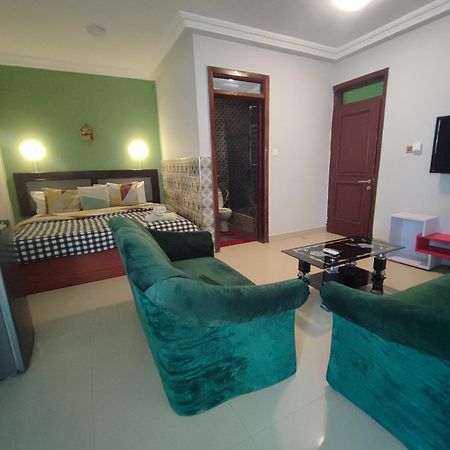 Ellisa Hospitality And Spa Hotel Accra Exterior photo