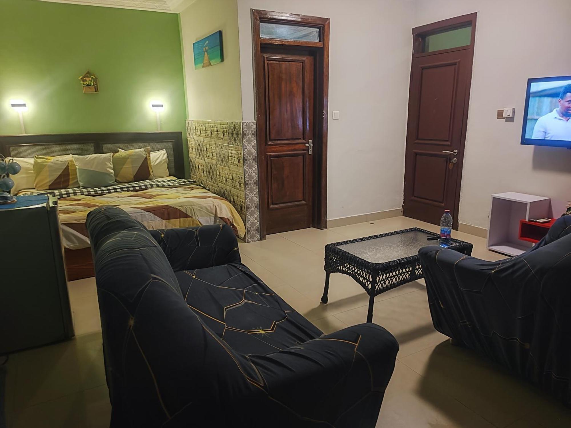 Ellisa Hospitality And Spa Hotel Accra Exterior photo
