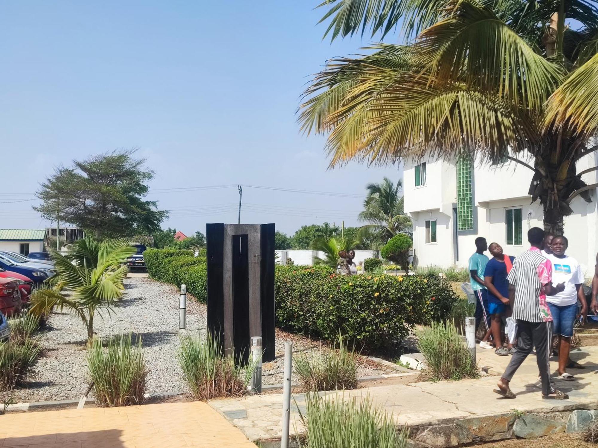 Ellisa Hospitality And Spa Hotel Accra Exterior photo