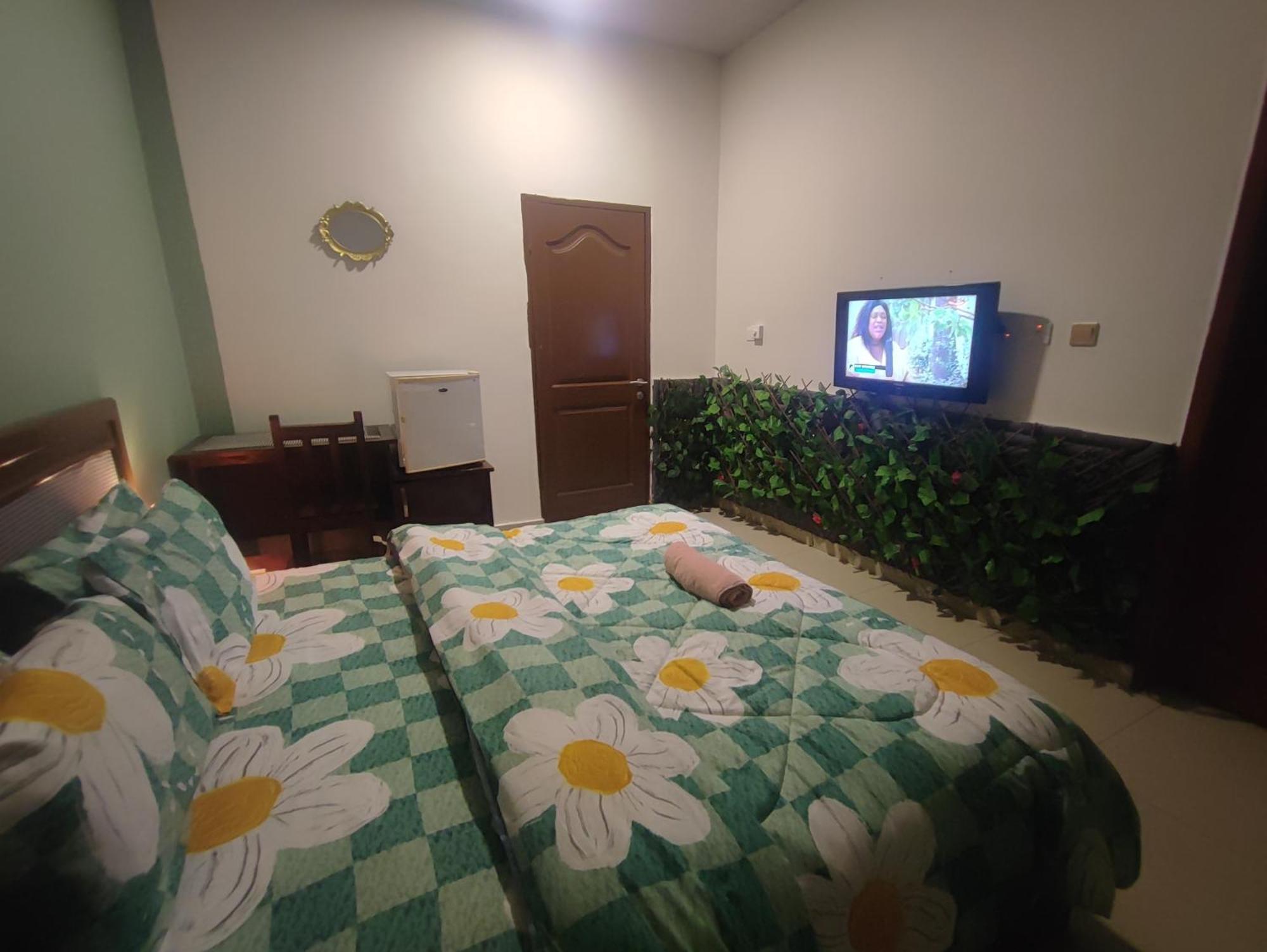 Ellisa Hospitality And Spa Hotel Accra Exterior photo