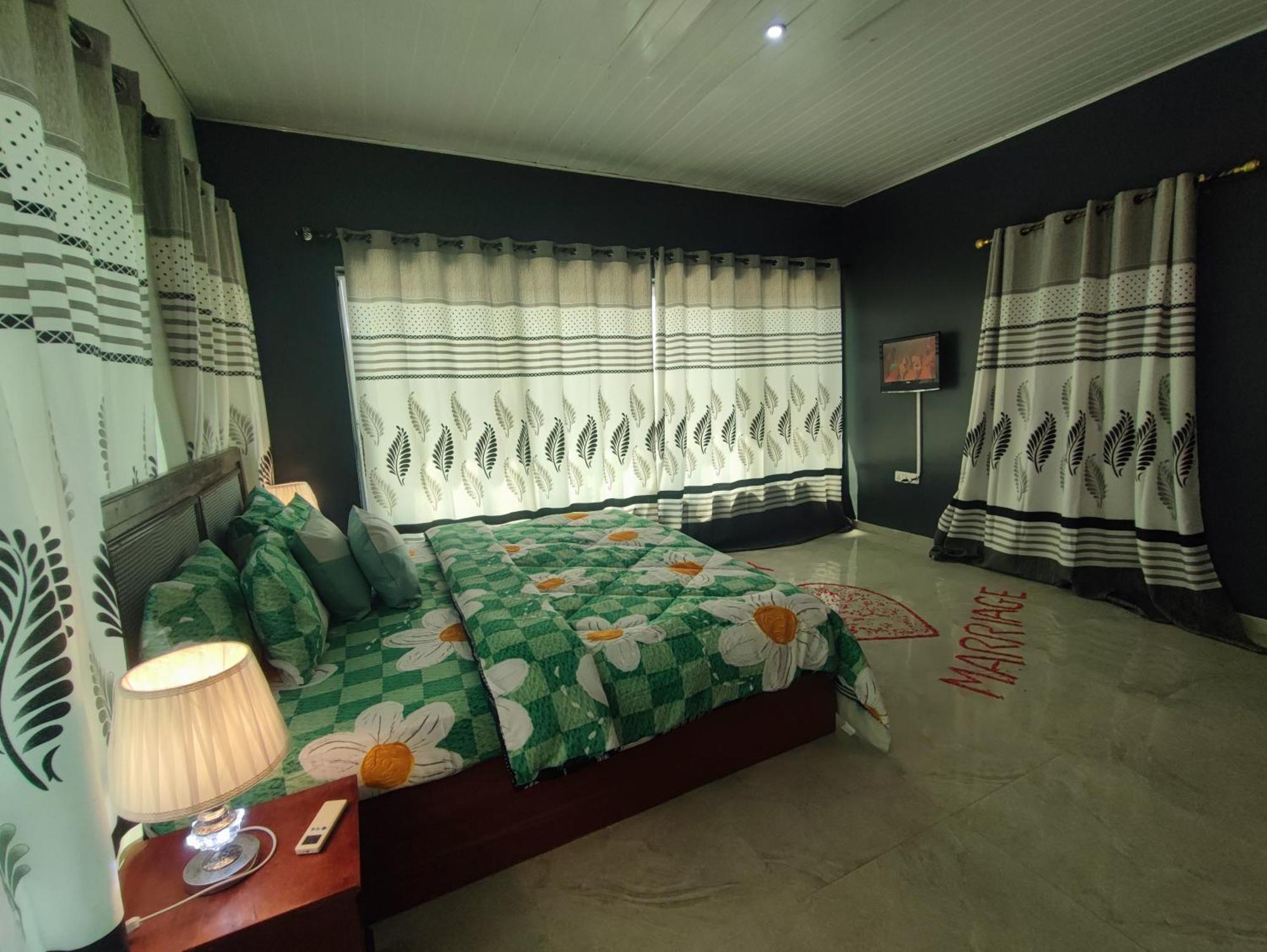 Ellisa Hospitality And Spa Hotel Accra Exterior photo