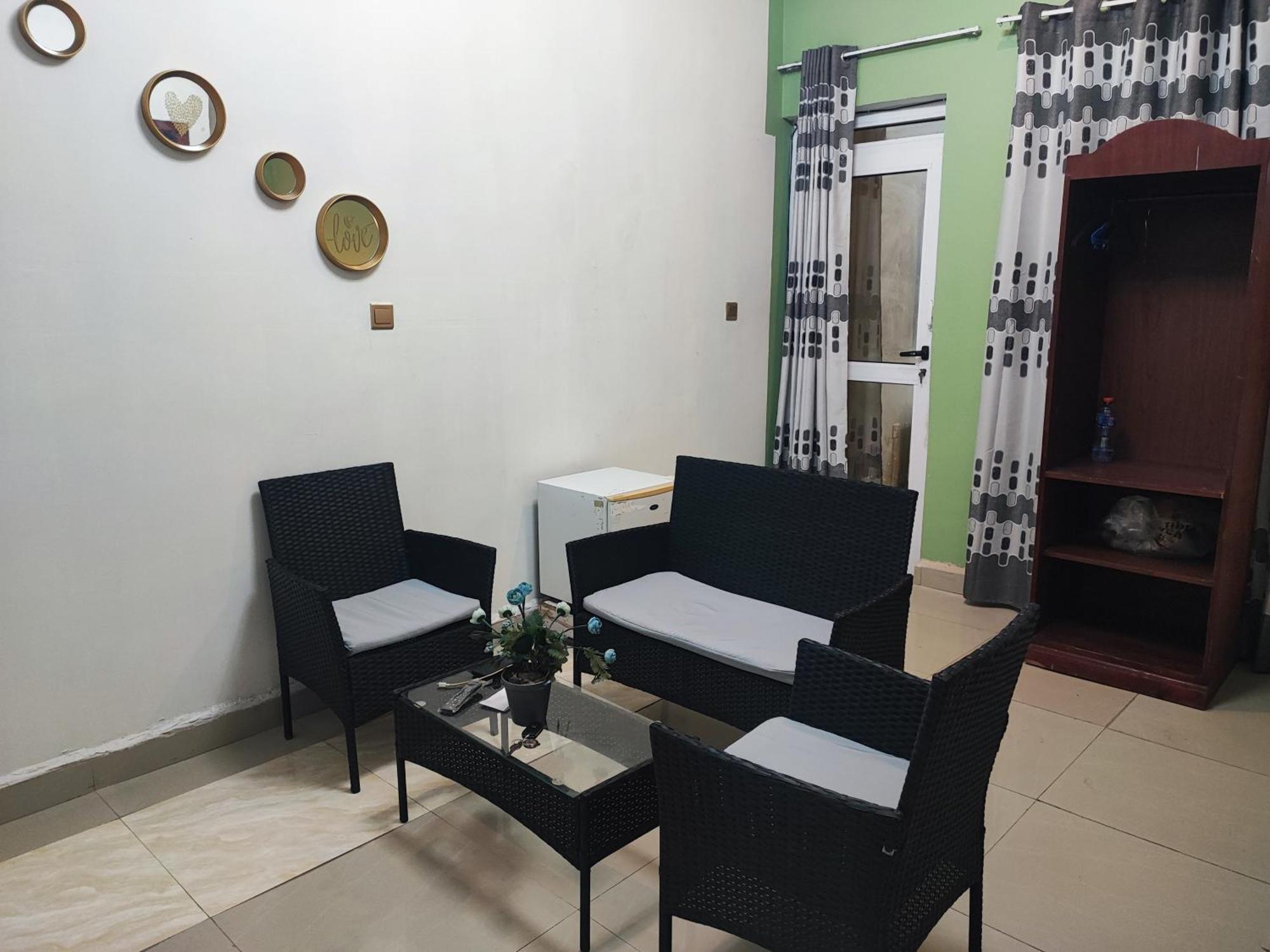 Ellisa Hospitality And Spa Hotel Accra Exterior photo